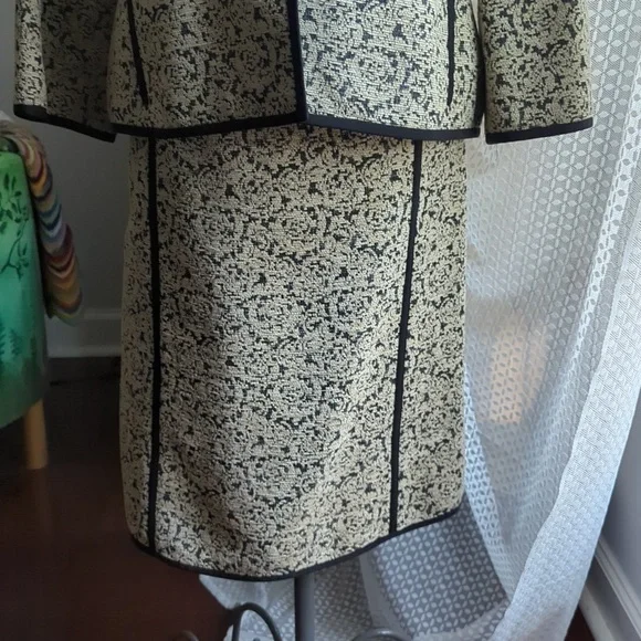 DONCASTER VELVETY BROCADE SKIRT SET SIZE 16